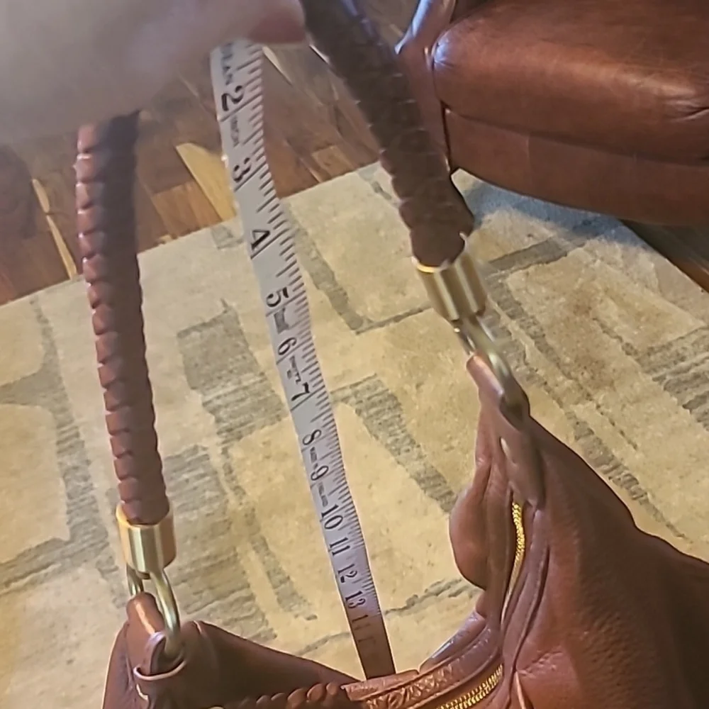 Johnston & Murphy leather shoulder bag. Pebbled leather in EUC. (#1028)